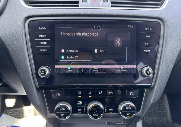 Skoda Octavia cena 54900 przebieg: 124700, rok produkcji 2018 z Wojkowice małe 232